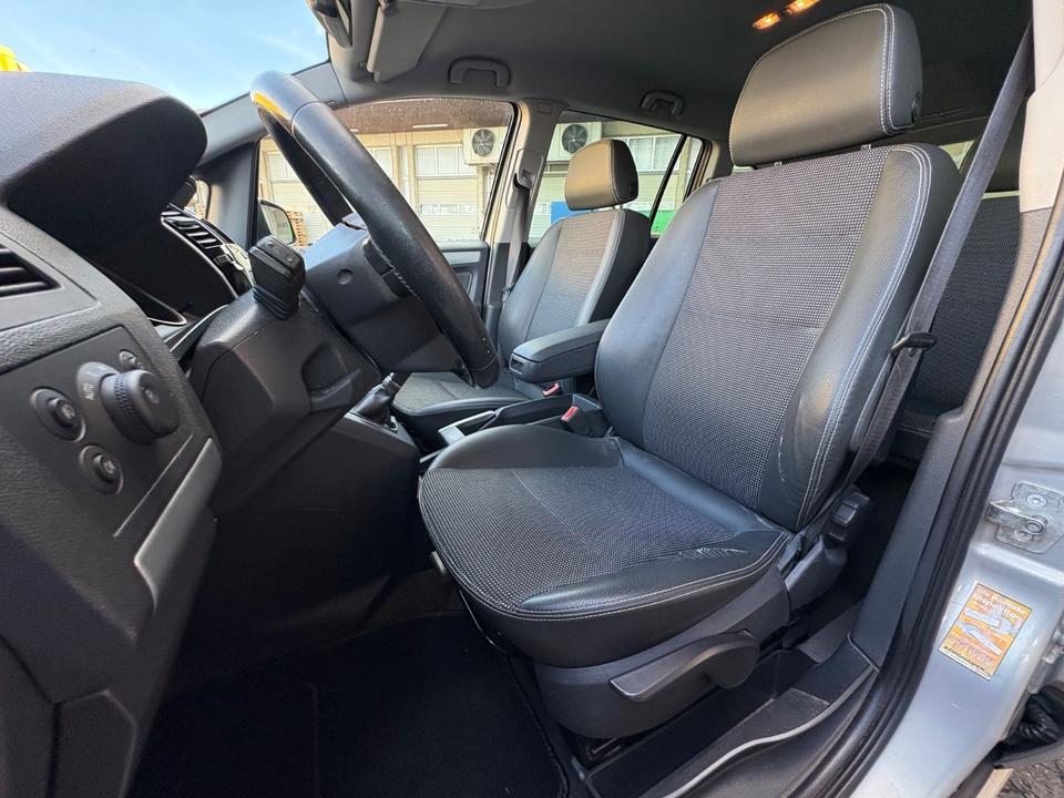 Opel Zafira 2010 — photo 22