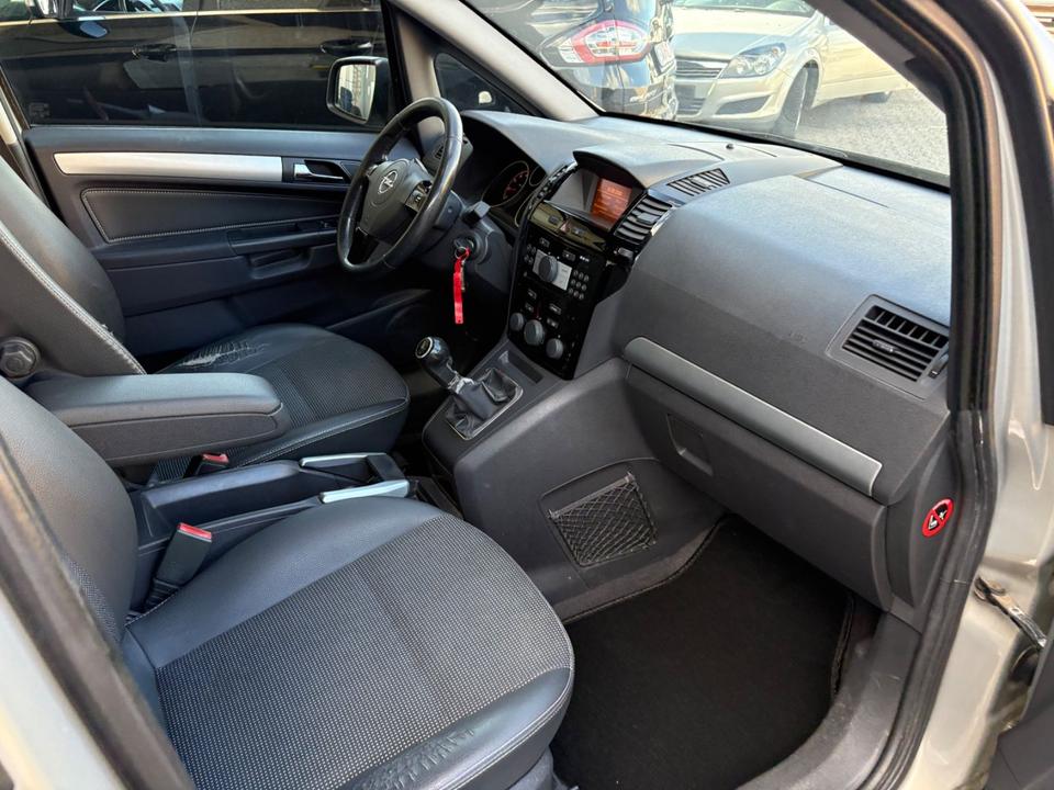 Opel Zafira 2010 — photo 24