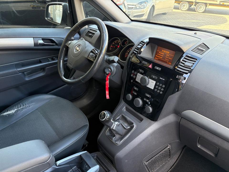 Opel Zafira 2010 — photo 27