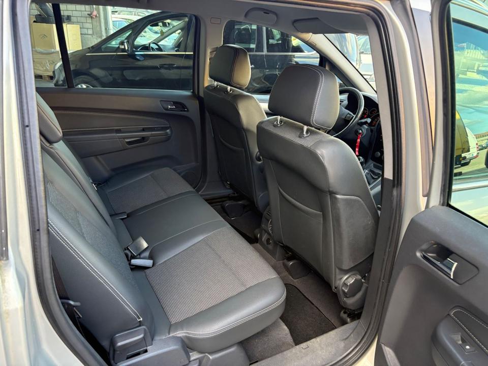 Opel Zafira 2010 — photo 28