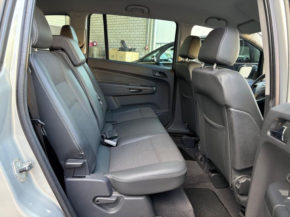 Opel Zafira 2010 — photo 29
