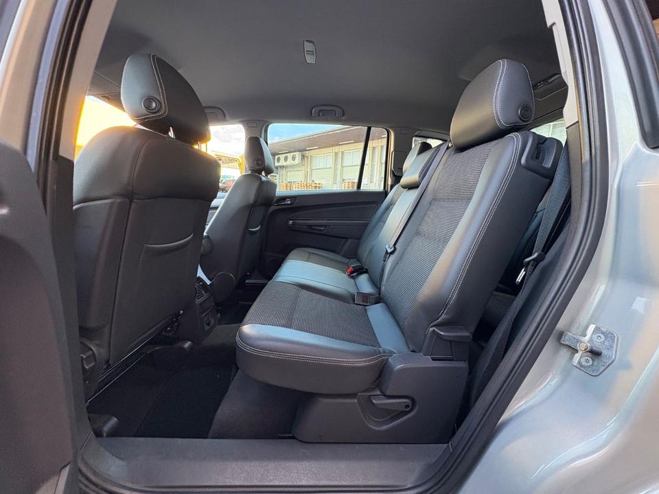 Opel Zafira 2010 — photo 31
