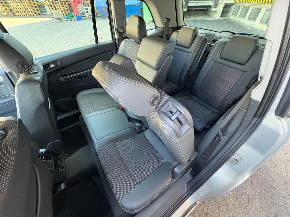 Opel Zafira 2010 — photo 32