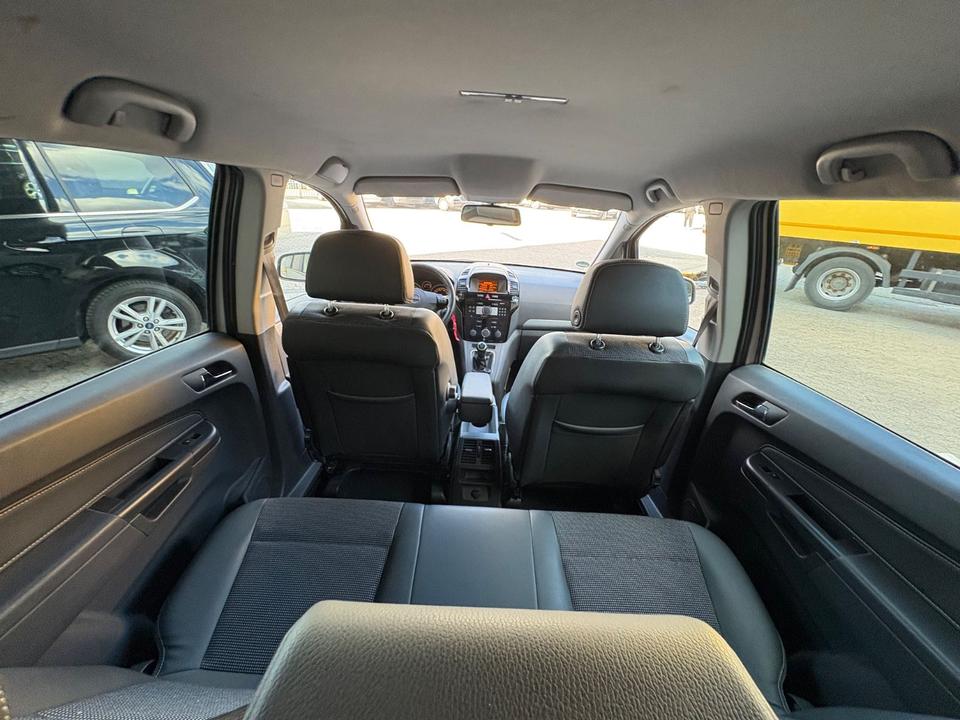 Opel Zafira 2010 — photo 35