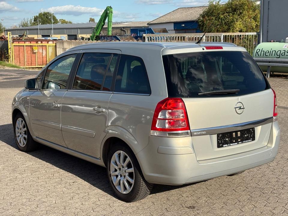Opel Zafira 2010 — photo 7