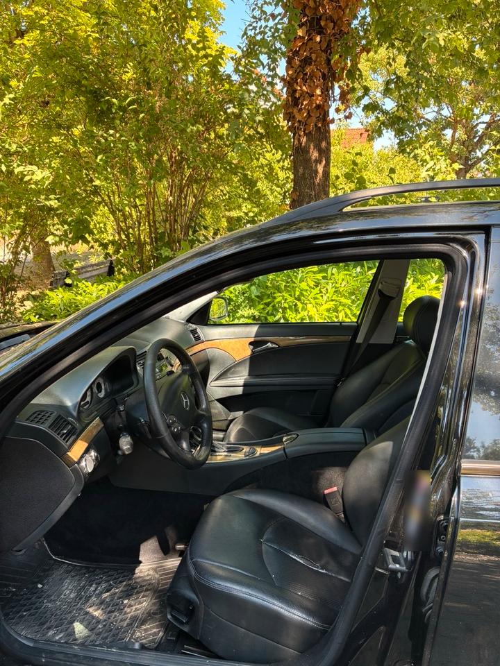 Mercedes Benz E 320 2007 — вигляд ззаду