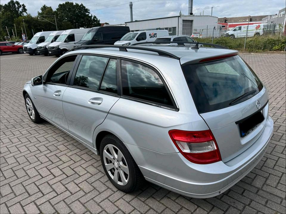 Mercedes Benz C 200 2010 — photo 11