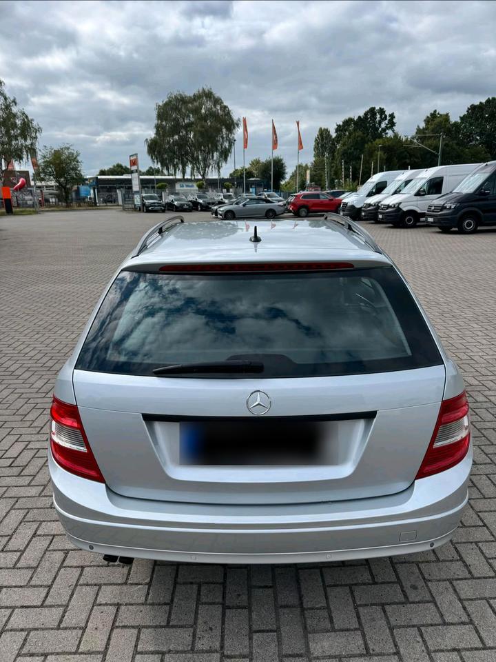 Mercedes Benz C 200 2010 — photo 12