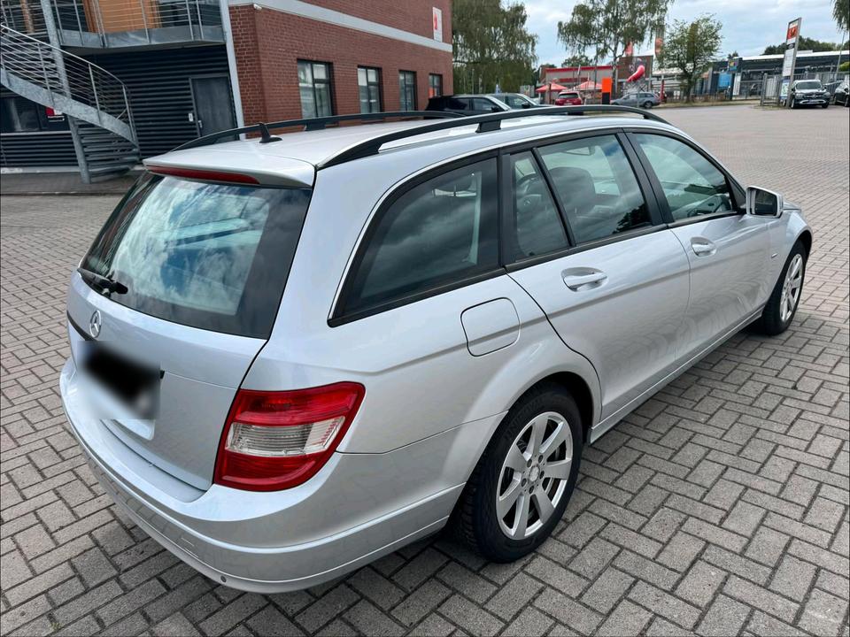 Mercedes Benz C 200 2010 — photo 13