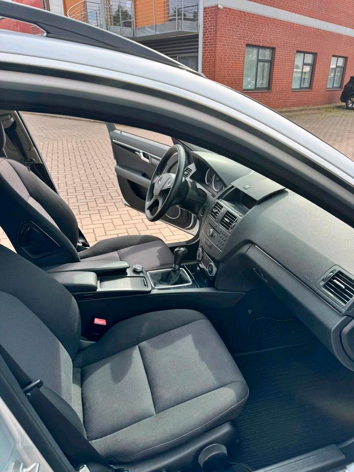 Mercedes Benz C 200 2010 — photo 8