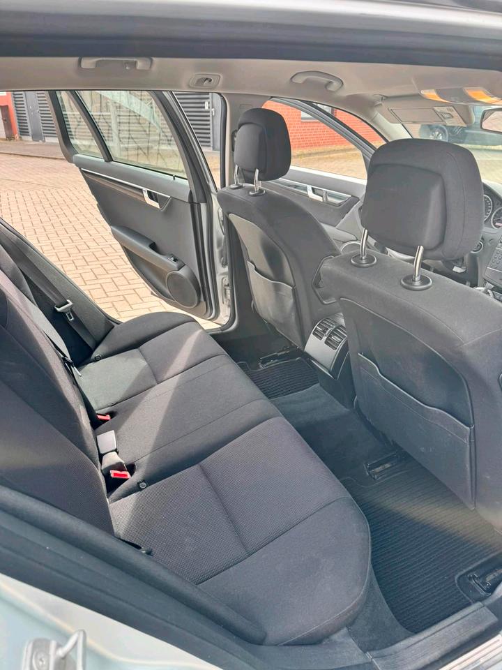 Mercedes Benz C 200 2010 — photo 9