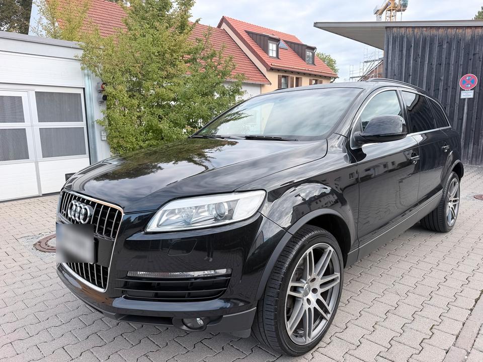 Audi Q7 2009 — rear view
