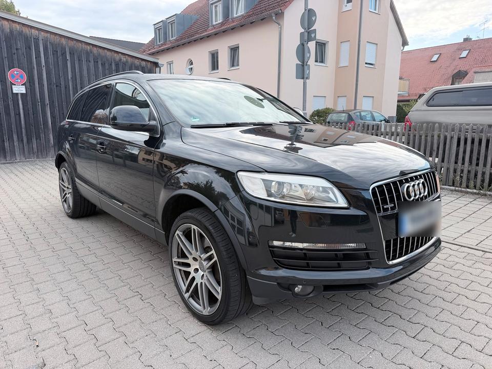 Audi Q7 2009 — interior