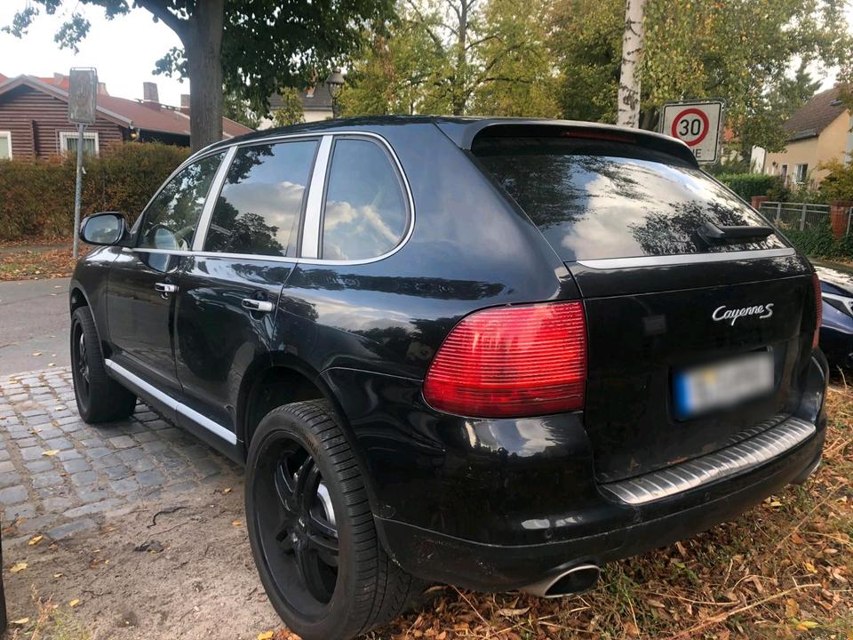 Porsche Cayenne 2005 — rear view