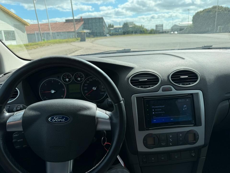 Ford Focus 2006 — photo 11