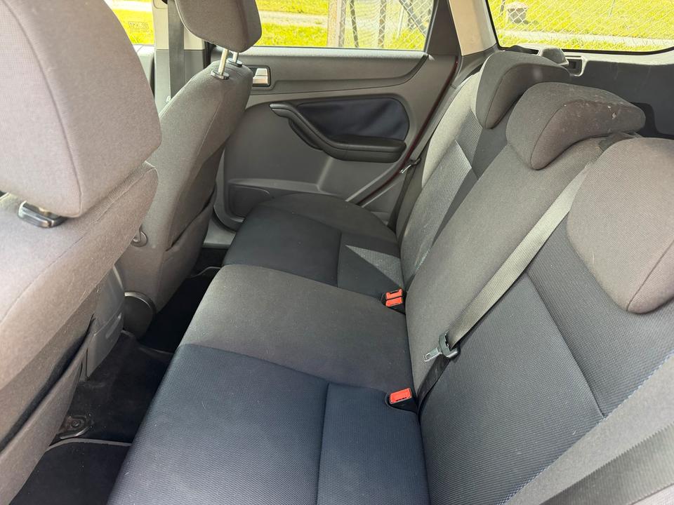 Ford Focus 2006 — photo 9