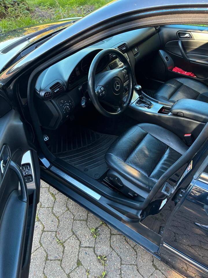 Mercedes Benz C 220 2005 — photo 12