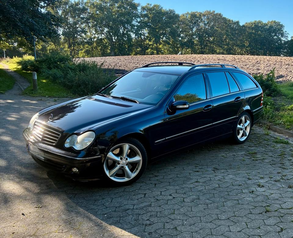 Mercedes Benz C 220 2005 — rear view