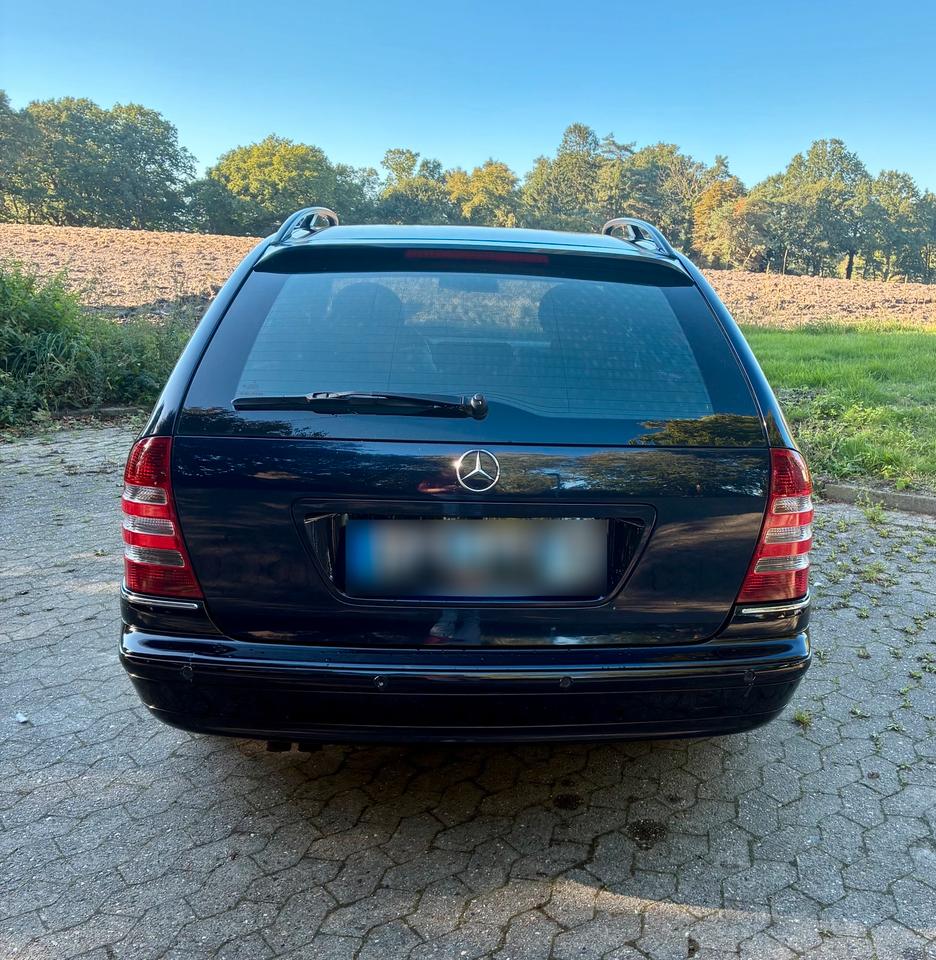 Mercedes Benz C 220 2005 — engine
