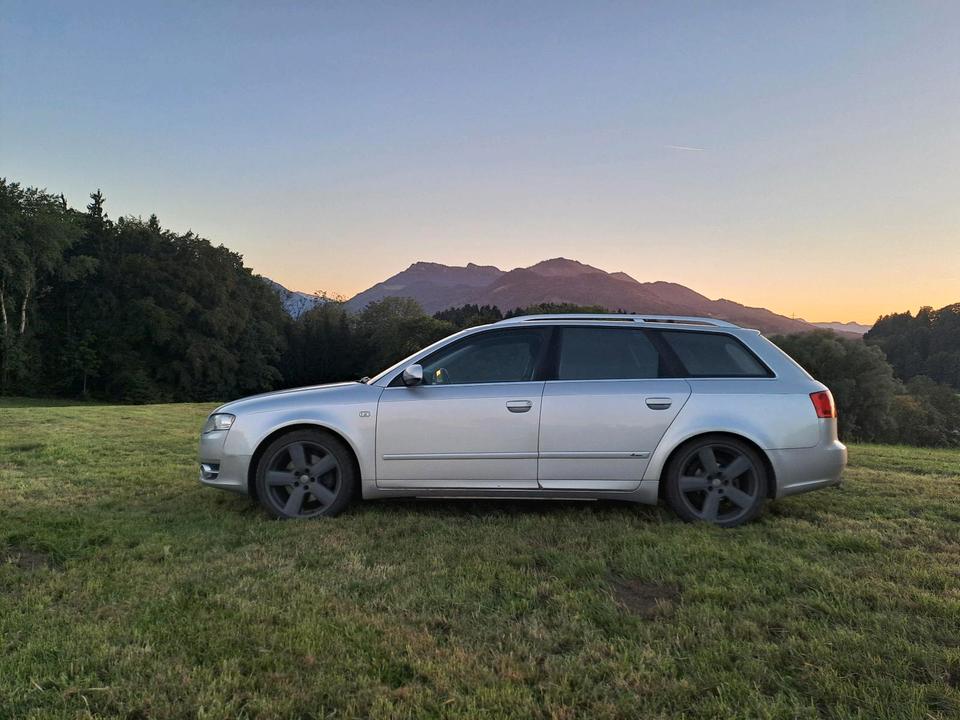 Audi A4 2005 — салон