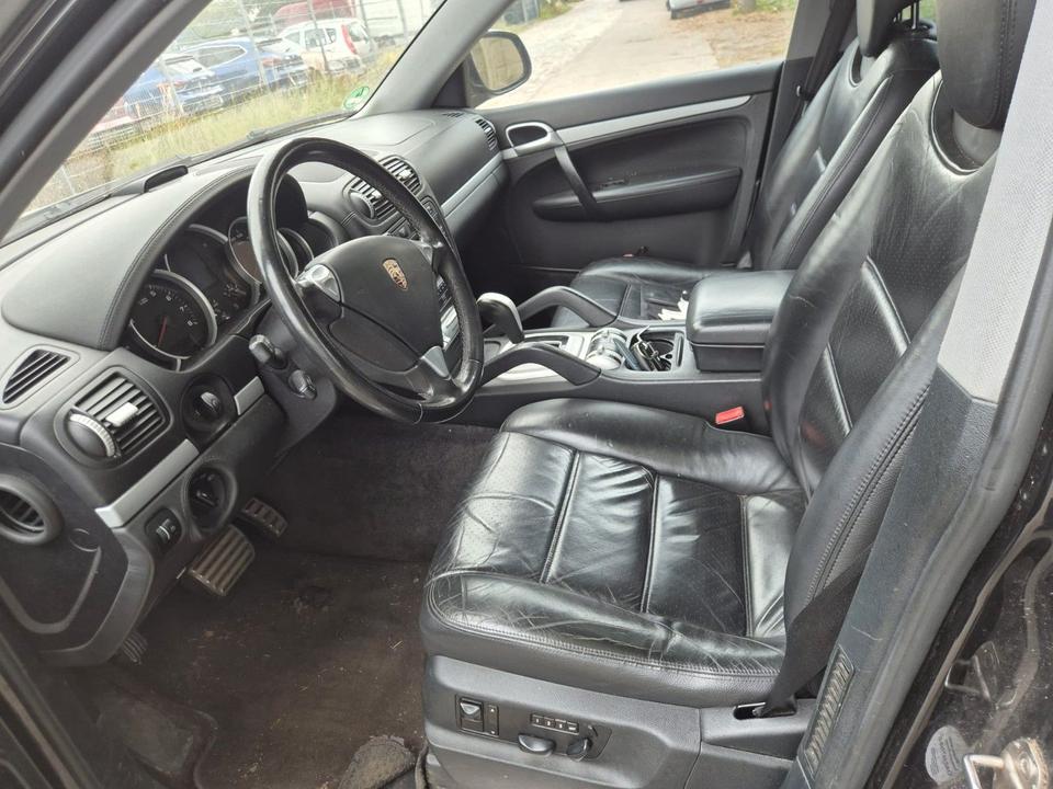 Porsche Cayenne 2004 — photo 11