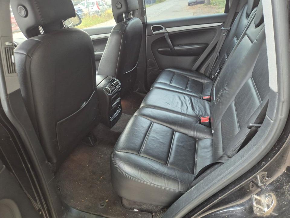 Porsche Cayenne 2004 — interior