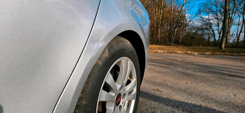 Audi A4 2009 — photo 12