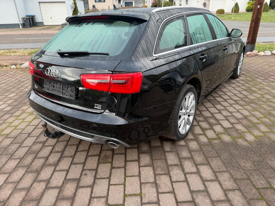 Audi A6 2013 — вигляд ззаду