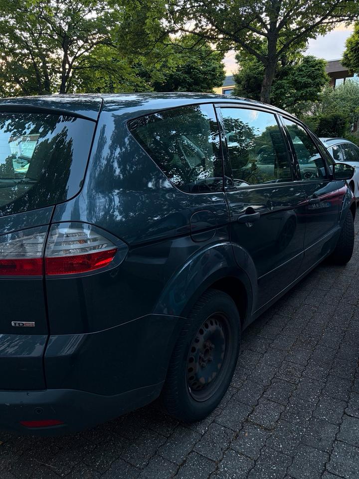 Ford S-Max 2007 — rear view
