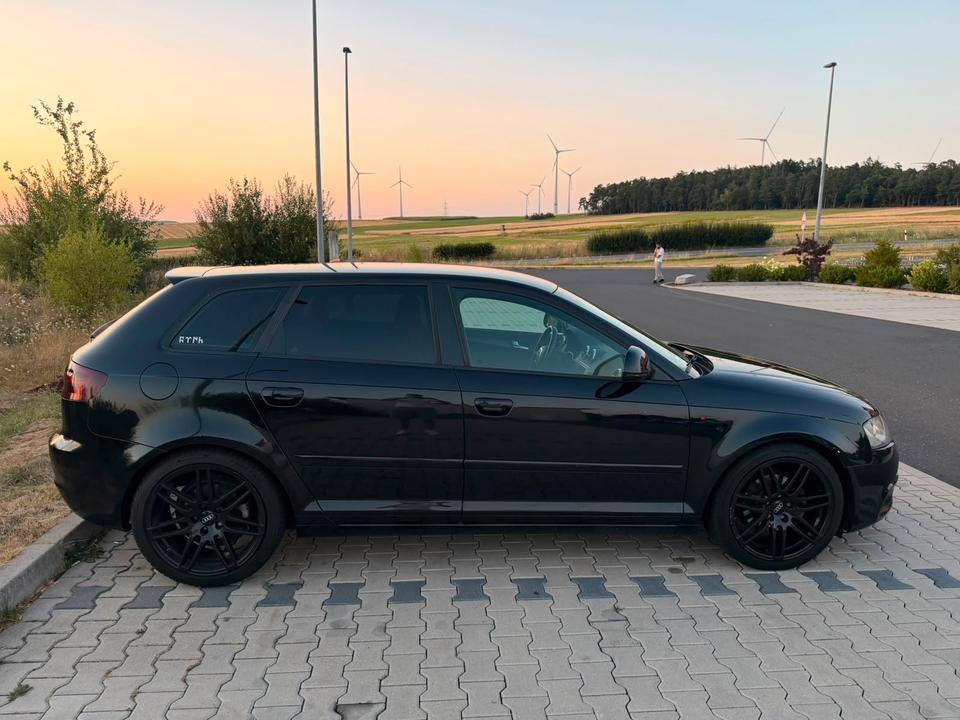 Audi A3 2008 — салон