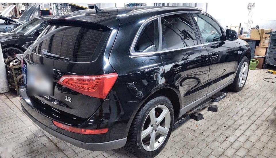 Audi Q5 2010 — engine