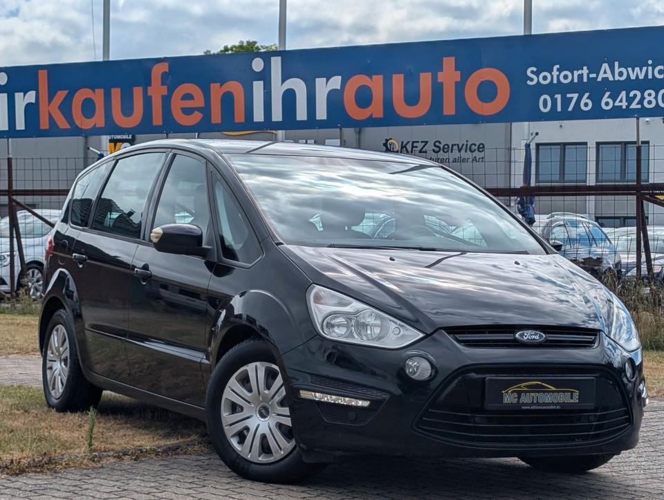 Ford S-Max 2013 — вигляд ззаду