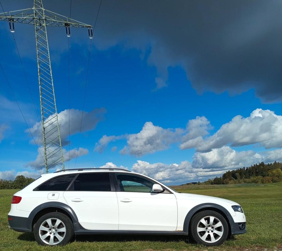 Audi A4 Allroad 2010 — rear view
