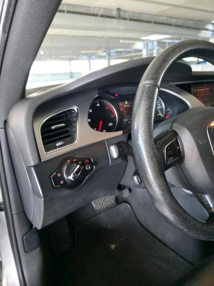 Audi A4 2009 — photo 12
