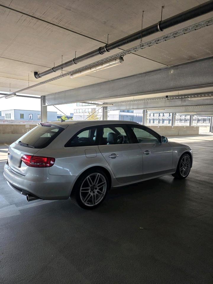 Audi A4 2009 — rear view