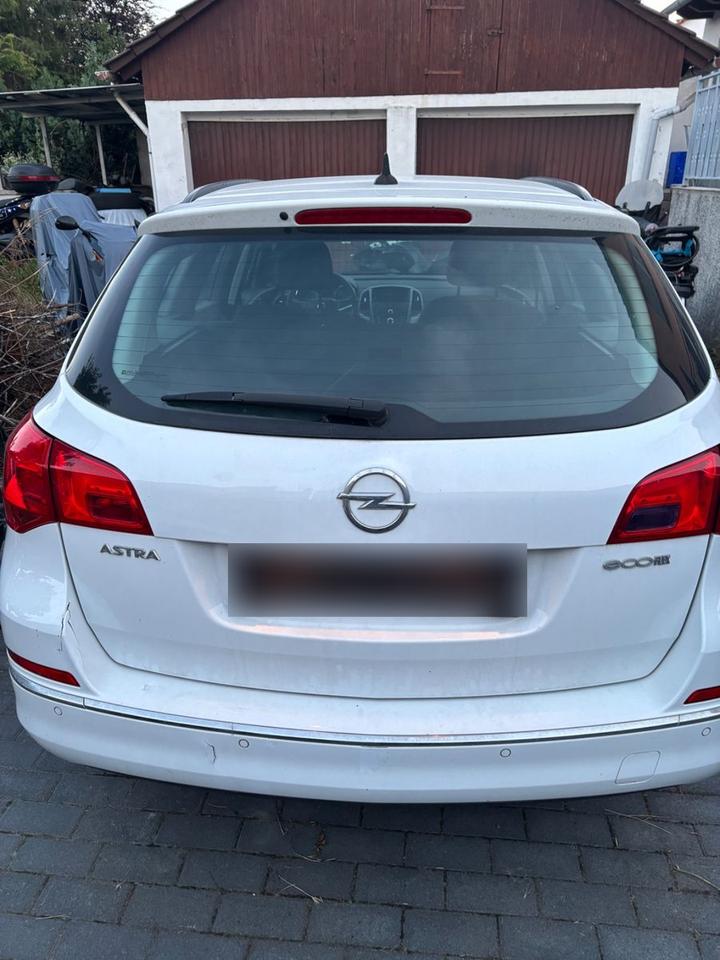 Opel Astra 2013 — photo 11