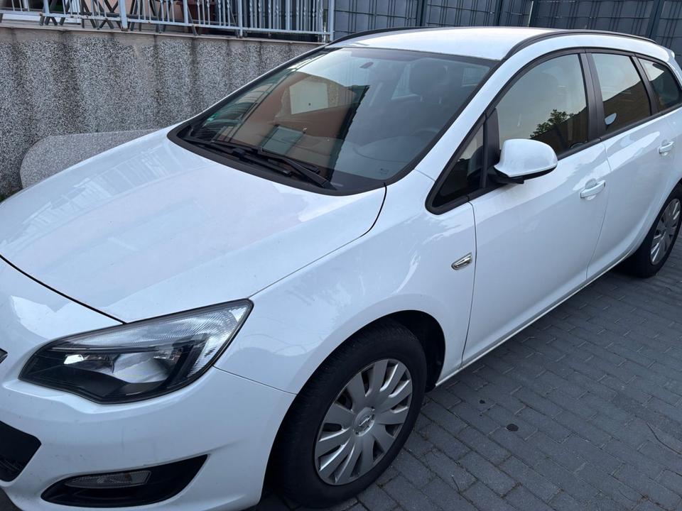 Opel Astra 2013 — photo 13