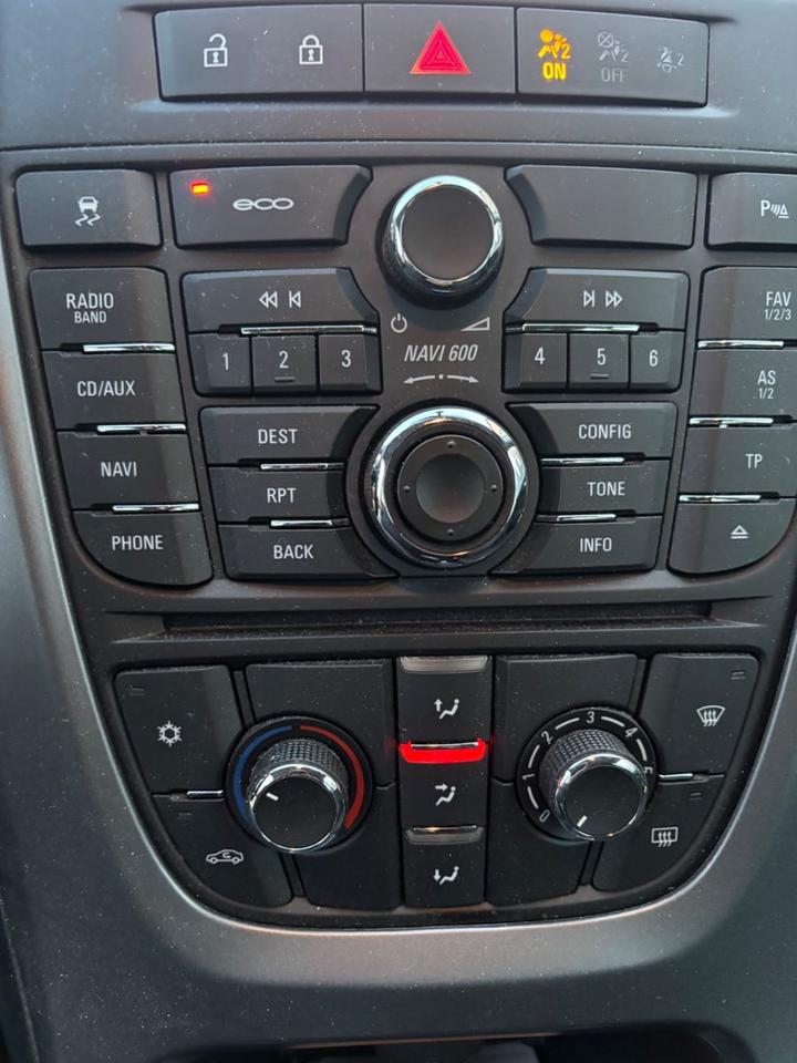 Opel Astra 2013 — photo 6