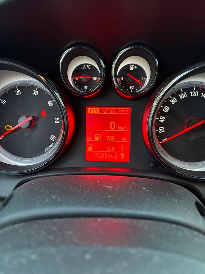 Opel Astra 2013 — photo 9