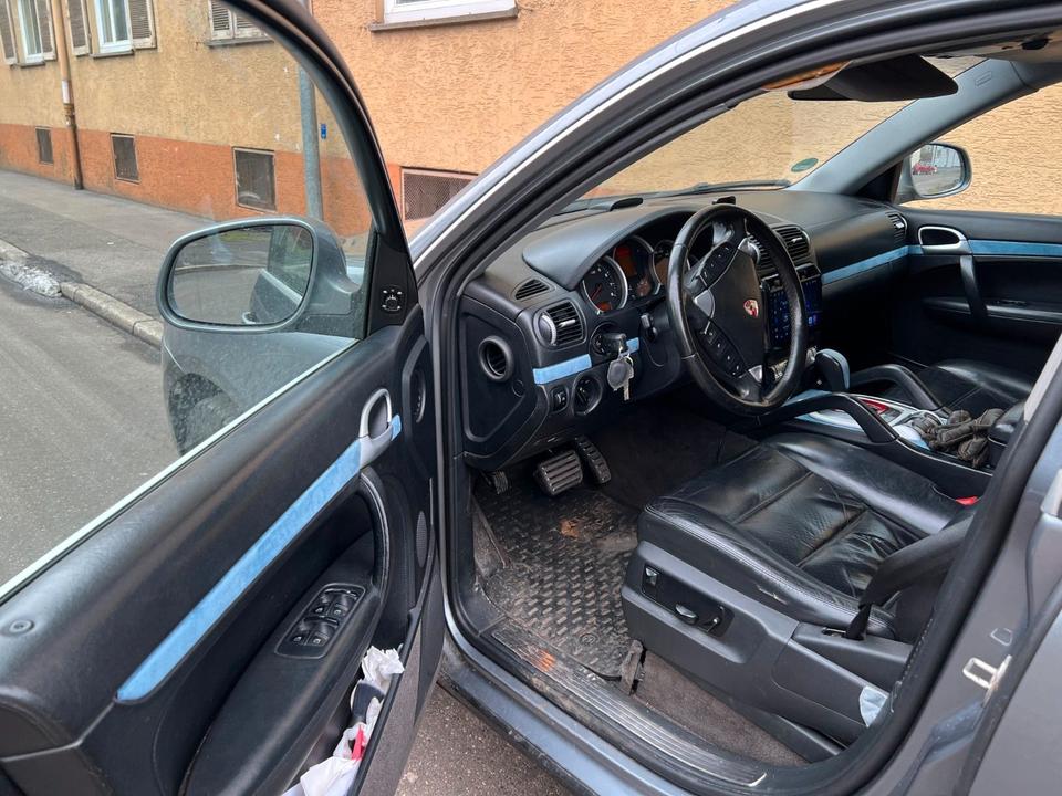 Porsche Cayenne 2006 — interior