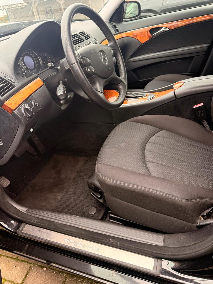 Mercedes Benz E 200 2007 — photo 15