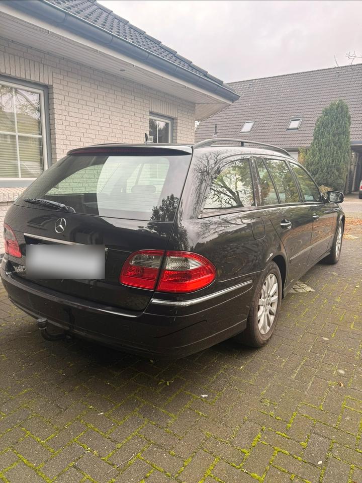 Mercedes Benz E 200 2007 — rear view