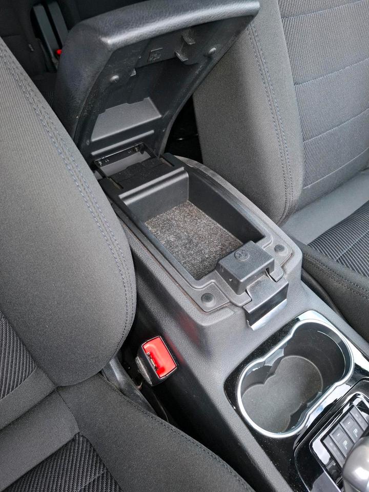 Ford S-Max 2011 — photo 10