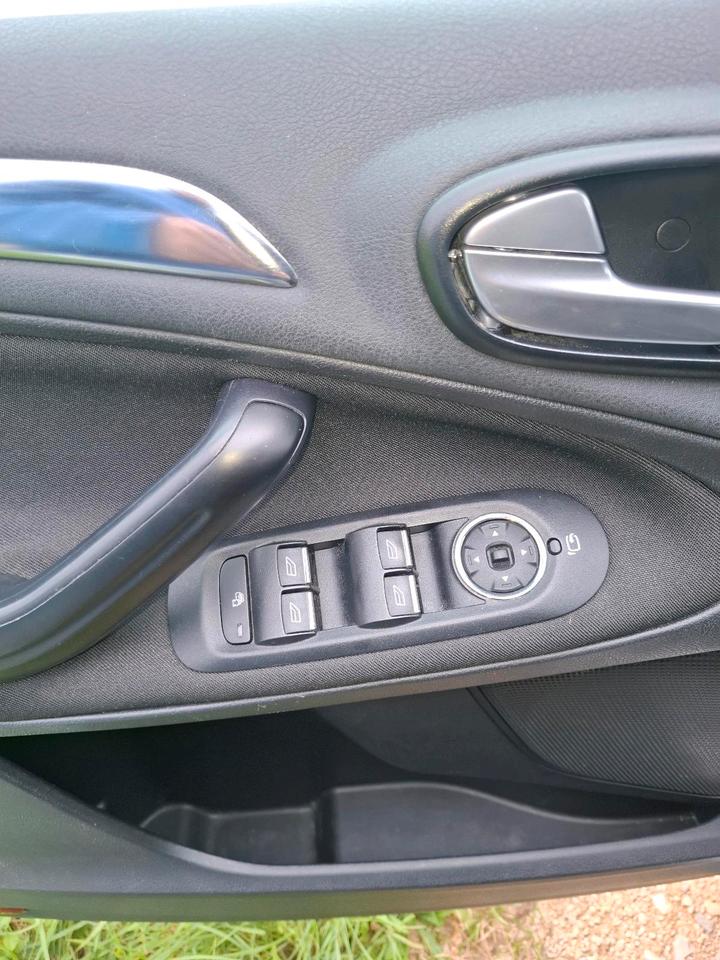 Ford S-Max 2011 — photo 13
