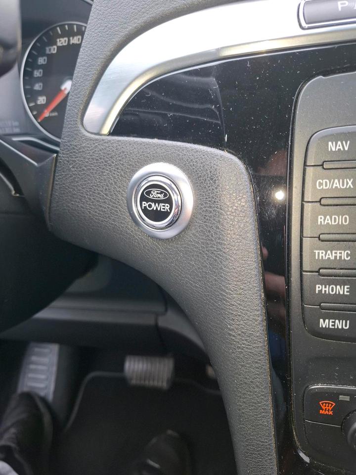 Ford S-Max 2011 — photo 16