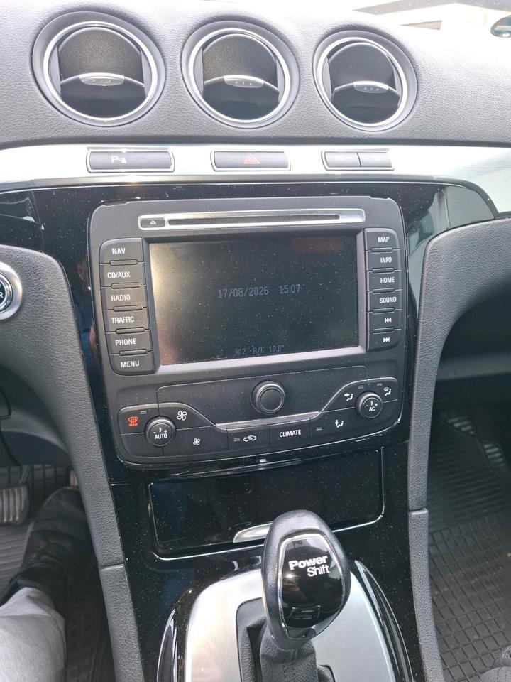 Ford S-Max 2011 — photo 19