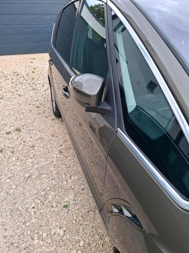 Ford S-Max 2011 — rear view
