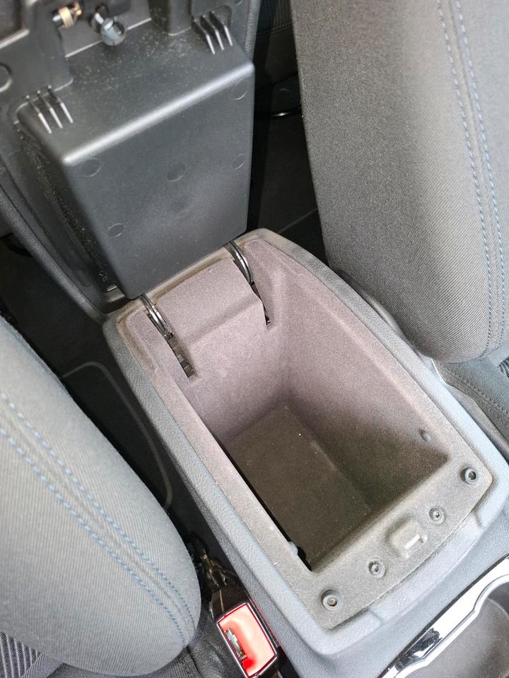 Ford S-Max 2011 — photo 9