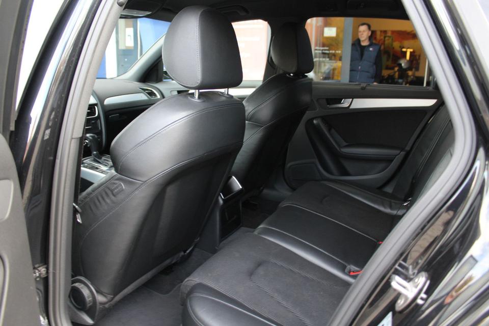 Audi A4 2011 — photo 14