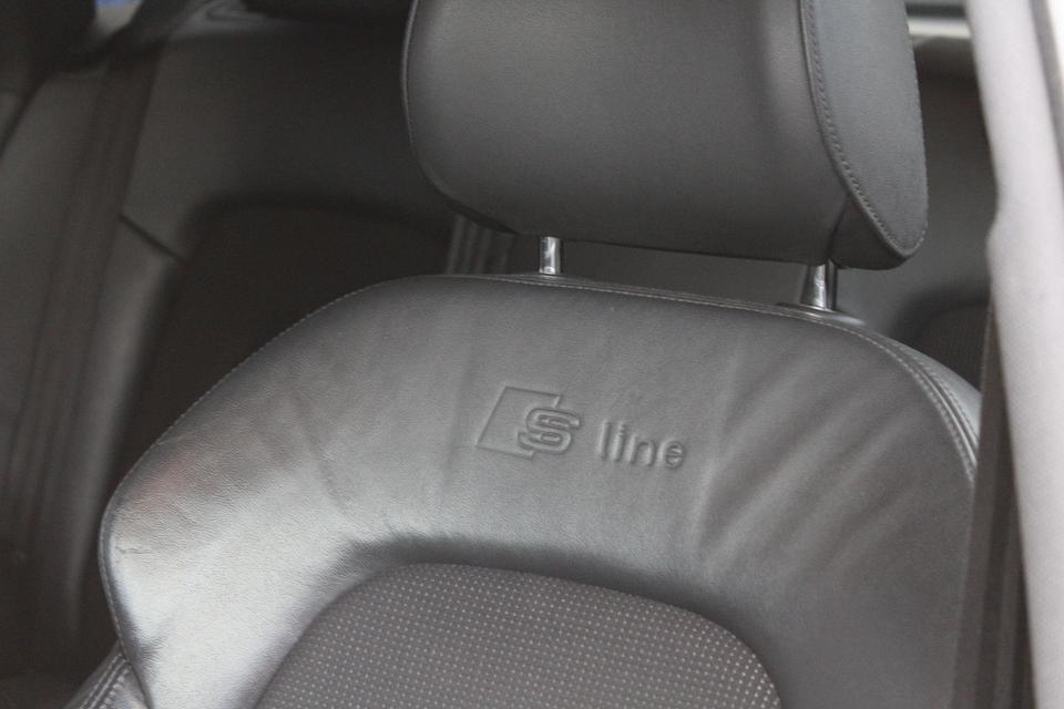 Audi A4 2011 — photo 26